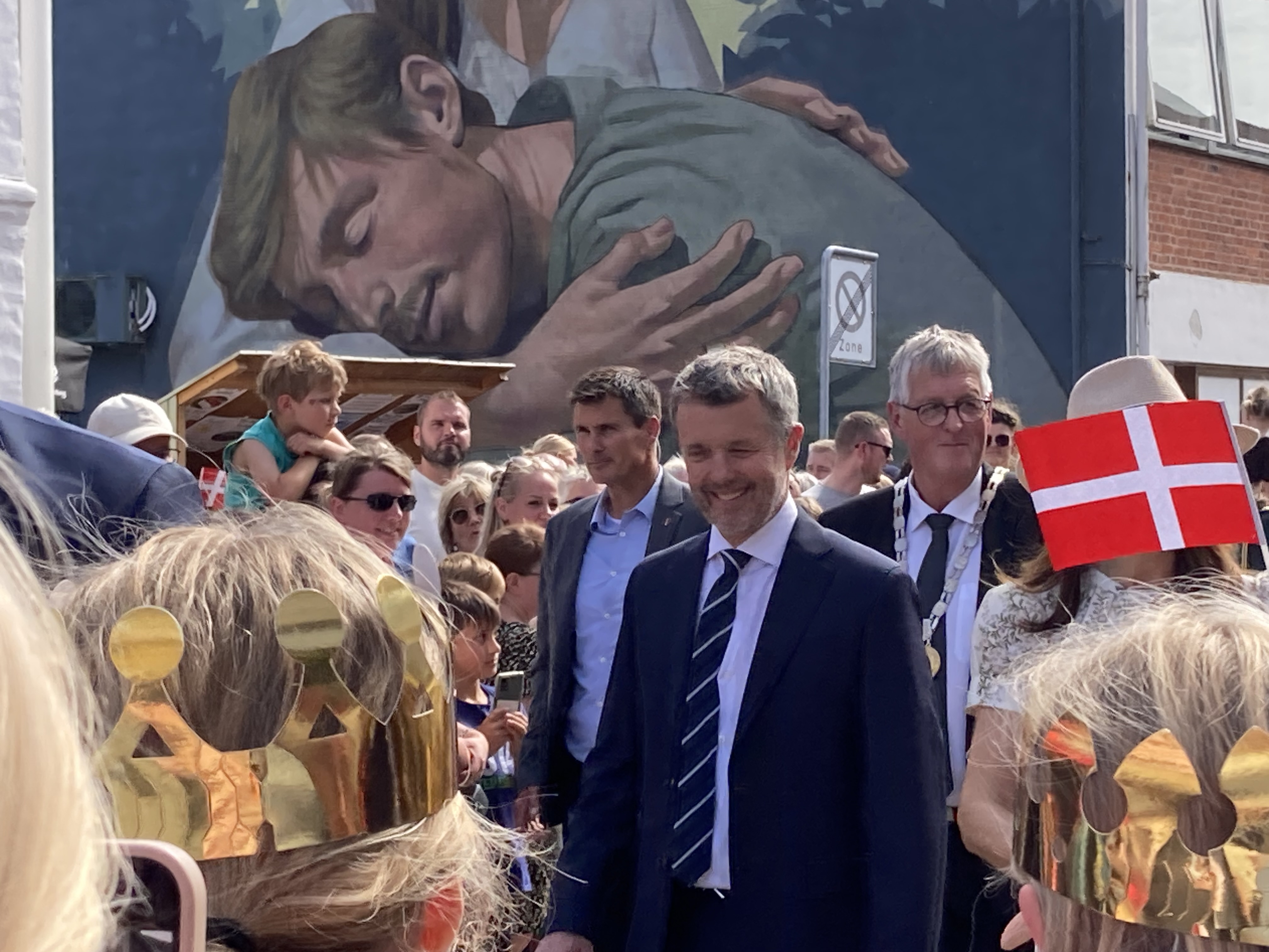 Die Königlich leibgarde marschiert in Gravenstein / Gråsten - vorbei der Königen